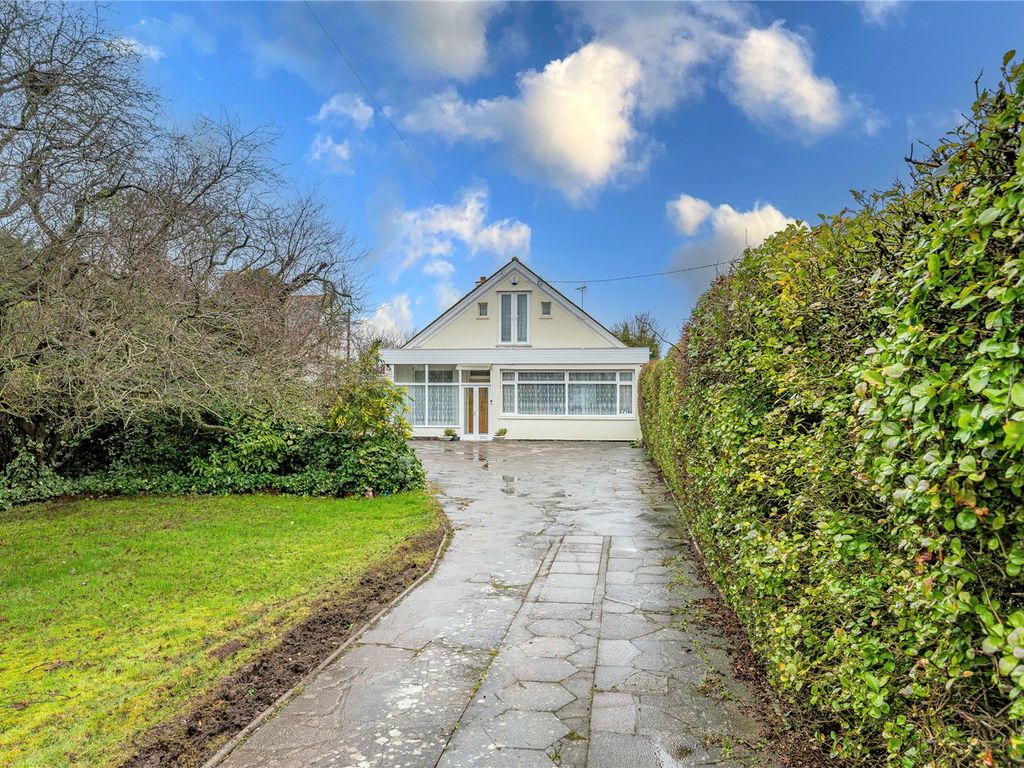3 bed detached house for sale in Barling Road, Barling/Thorpe Bay Borders, Essex SS3, £550,000