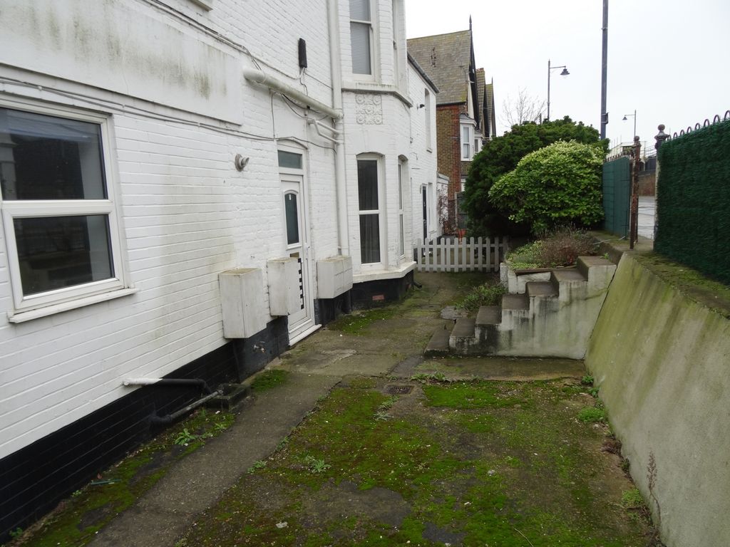 1 bed flat to rent in Harbour Street, Whitstable CT5, £750 pcm