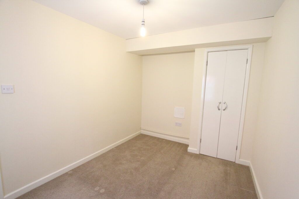 2 bed flat to rent in South Bar Street, Banbury, Oxon OX16, £950 pcm