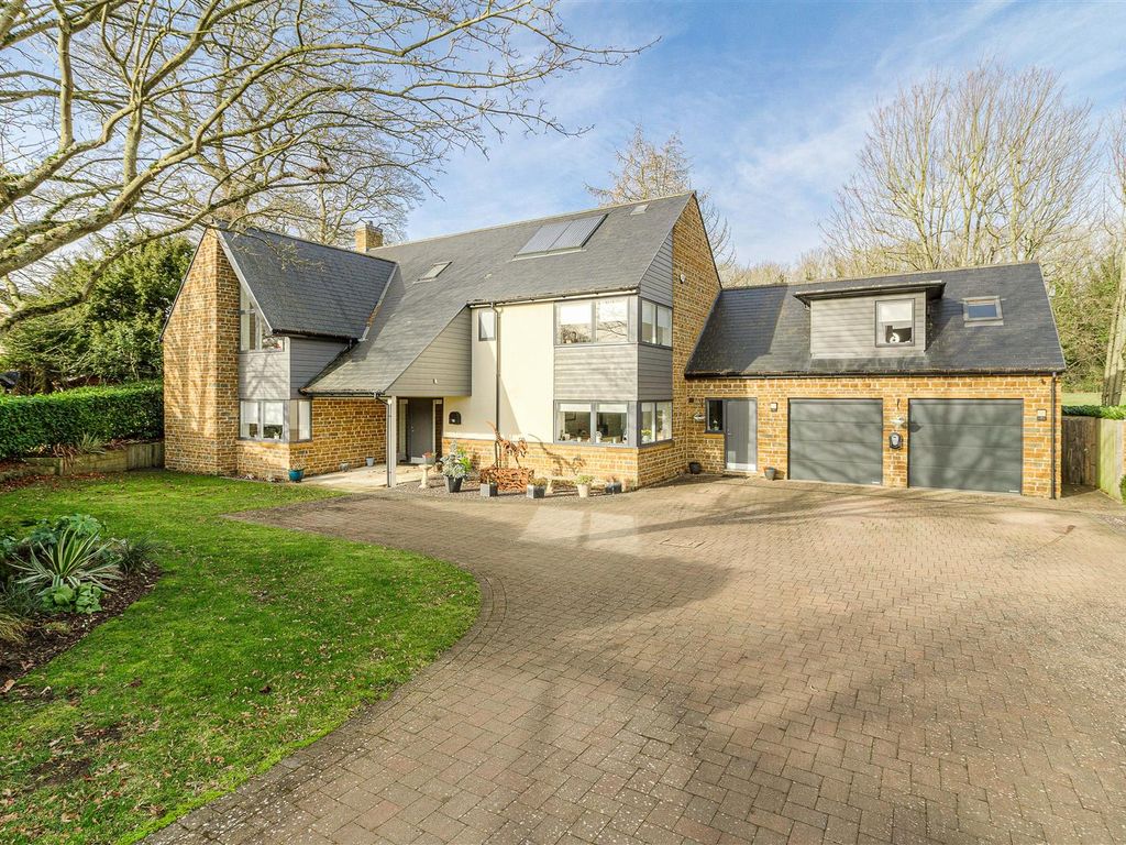 5 bed property for sale in Mackworth Drive, Finedon, Wellingborough NN9, £1,200,000