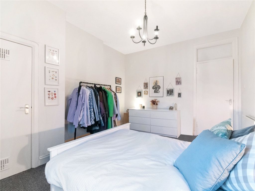 1 bed flat for sale in Battlefield Avenue, Battlefield, Glasgow G42, £125,000