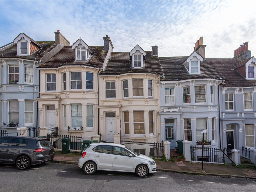 Property for sale in Roundhill Crescent, Brighton BN2, £600,000