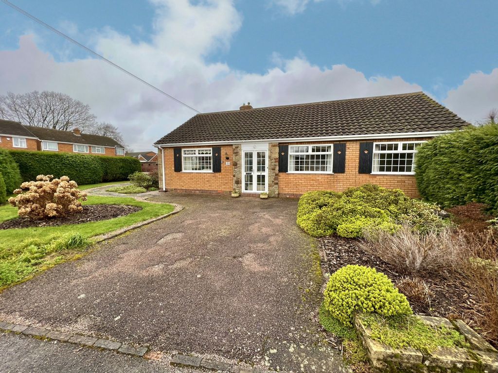 3 bed detached bungalow for sale in Moorlands Drive, Shirley, Solihull B90, £460,000