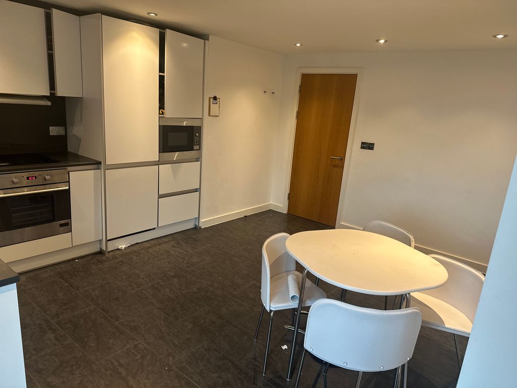 3 bed flat to rent in Fox Street, Leicester LE1, £1,600 pcm