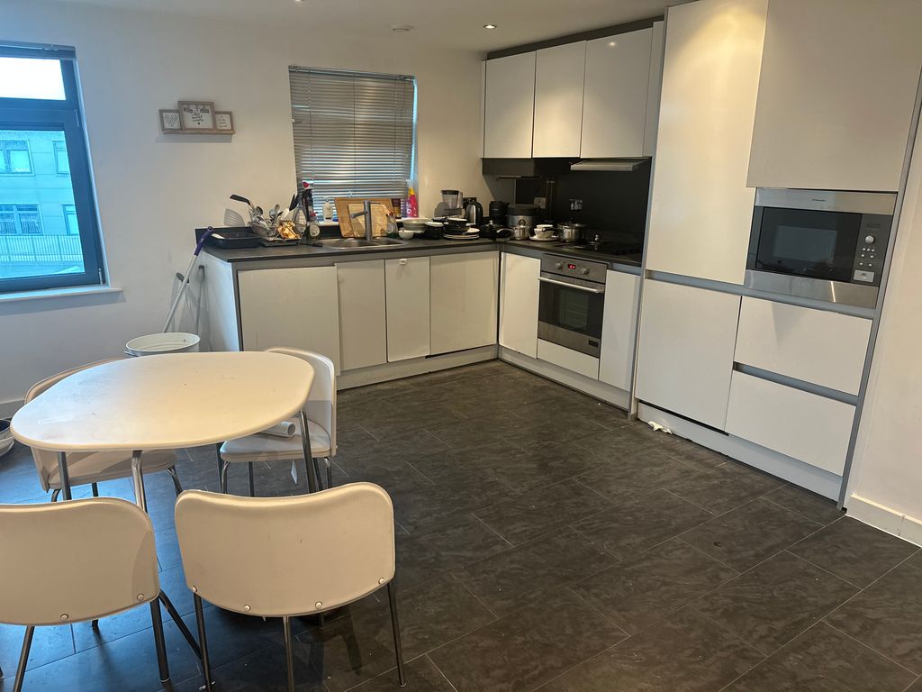 3 bed flat to rent in Fox Street, Leicester LE1, £1,600 pcm