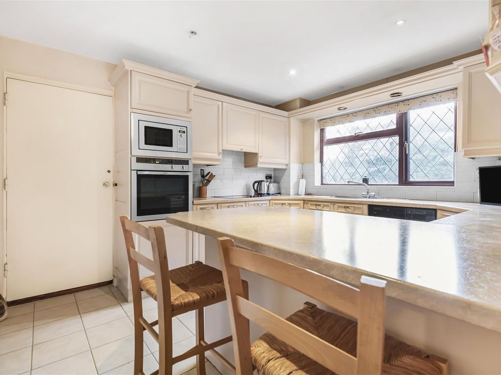 4 bed detached house for sale in Millers Grove, Calcot, Reading RG31, £535,000