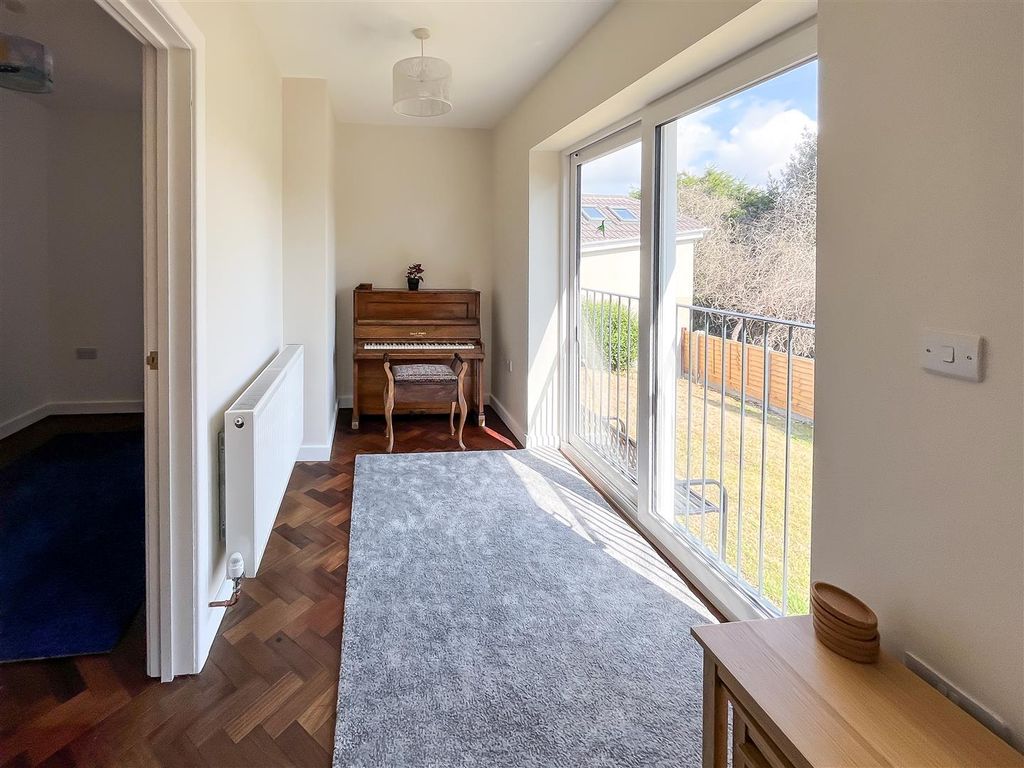4 bed detached bungalow to rent in Shipton Road, Shipton Gorge, Bridport DT6, £1,500 pcm