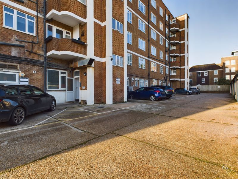 2 bed flat for sale in Hove Street, Hove BN3, £450,000