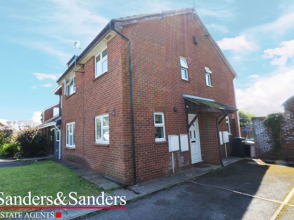 2 bed terraced house to rent in Seymour Road, Alcester B49, £850 pcm