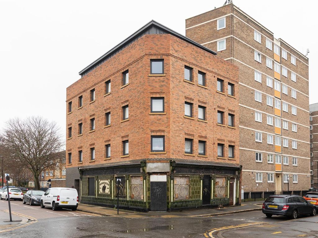 1 bed flat for sale in Glenister Street, London E16, £245,000