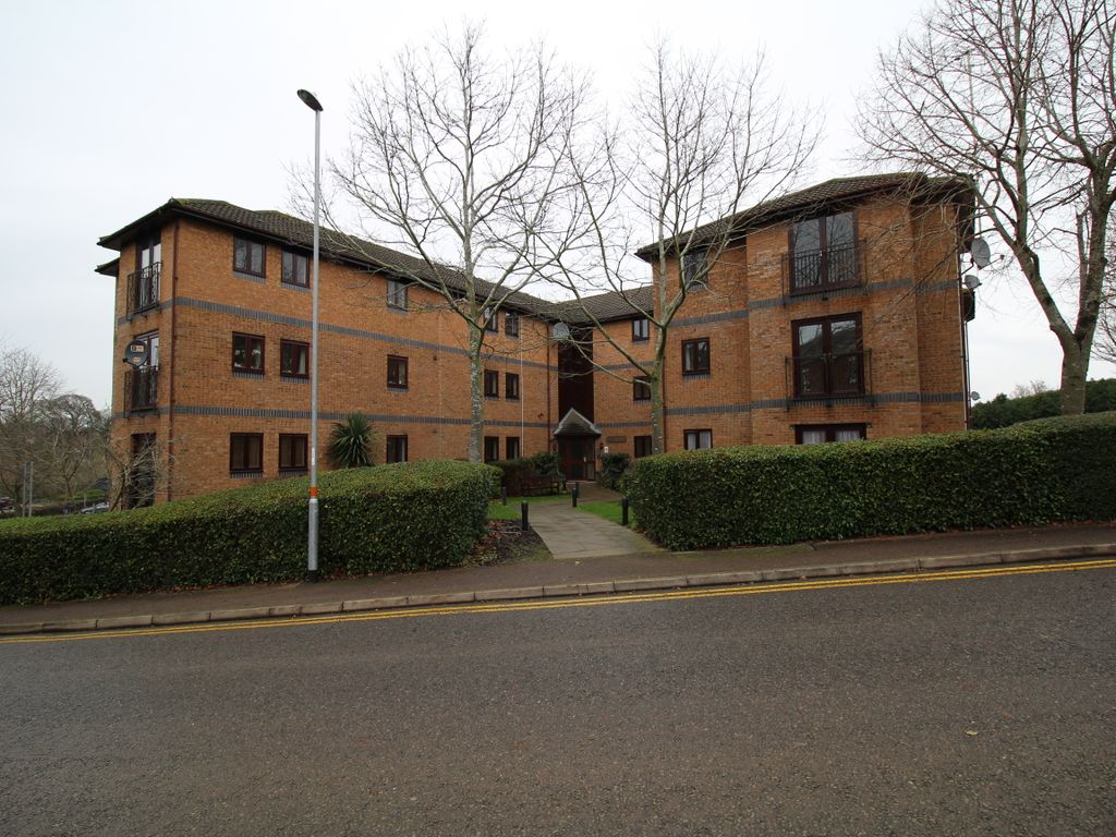2 bed flat to rent in The Albany, Primrose Hill, Daventry, Northants NN11, £750 pcm
