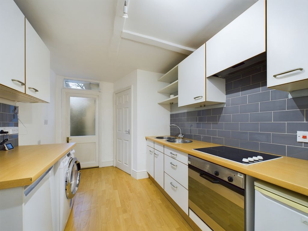 1 bed flat to rent in Prestbury Road, Cheltenham, Gloucestershire GL52, £825 pcm