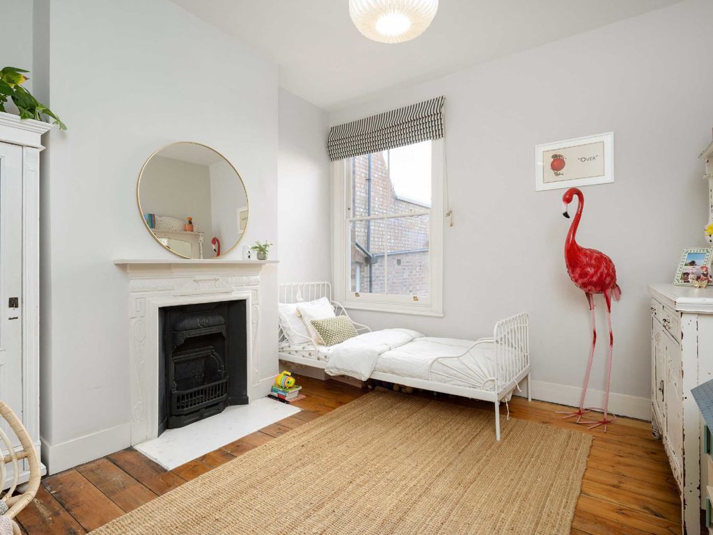 4 bed property for sale in Greenham Road, London N10, £1,380,000