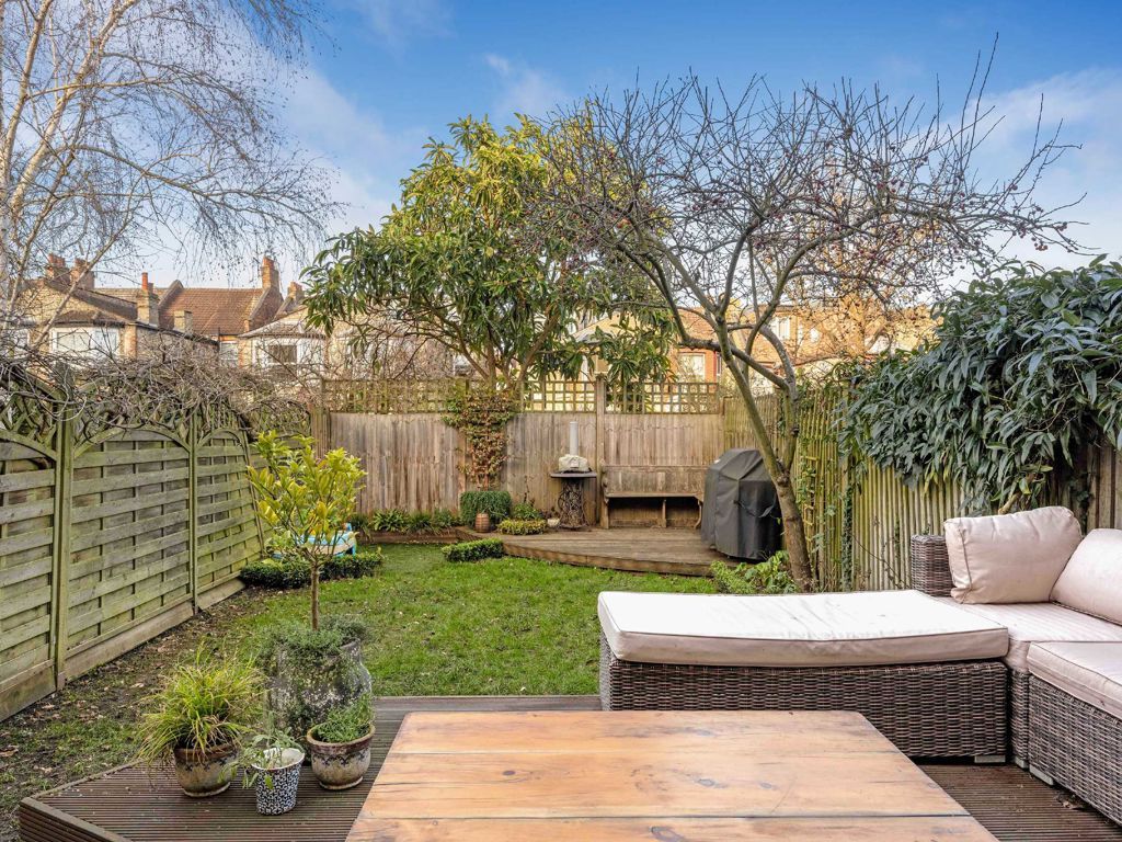 4 bed property for sale in Greenham Road, London N10, £1,380,000