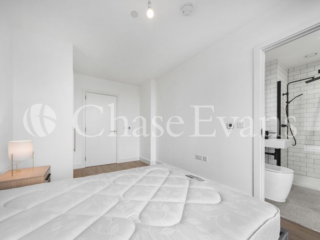 2 bed flat to rent in Johanna Court, Oxbow, Aberfeldy Village E14, £2,708 pcm