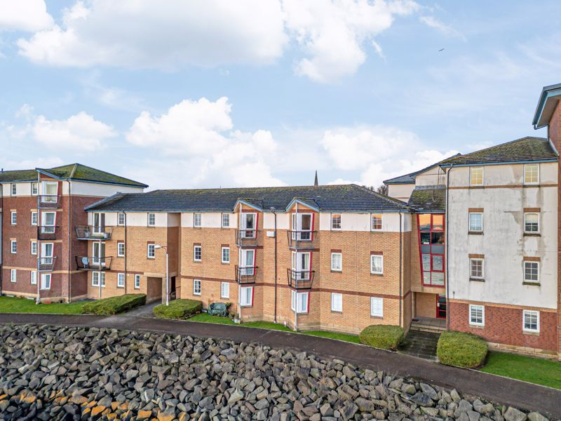 2 bed flat for sale in Williamson's Quay, Kirkcaldy KY1, £125,000