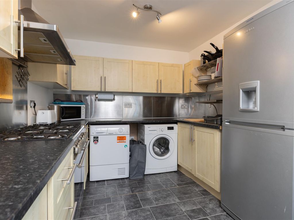 4 bed property for sale in Glenshee Crescent, Perth PH2, £219,950