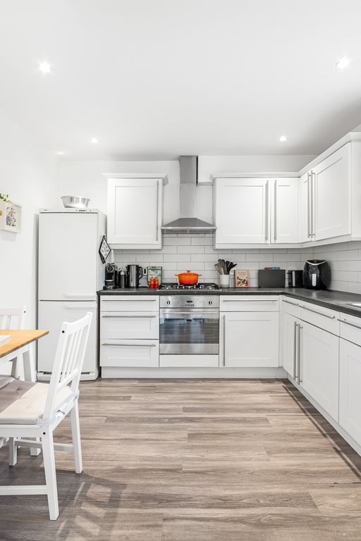 2 bed flat for sale in Paxton Place, West Norwood SE27, £335,000