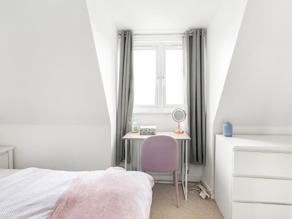 2 bed flat for sale in Paxton Place, West Norwood SE27, £335,000