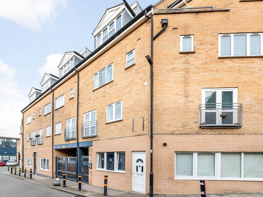 2 bed flat for sale in Paxton Place, West Norwood SE27, £335,000