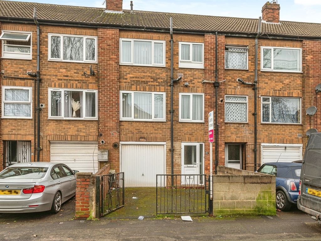 3 bed terraced house for sale in Sandhurst Avenue, Leeds LS8, £150,000