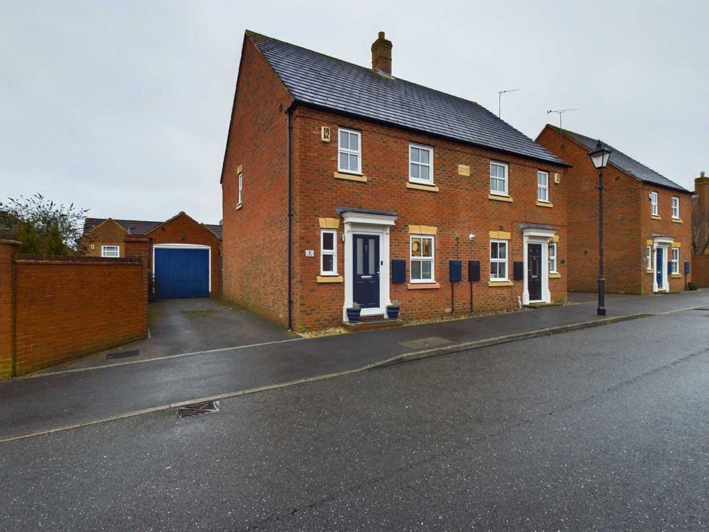 3 bed semi-detached house for sale in Eyre Close, Fairford Leys, Aylesbury HP19, £375,000