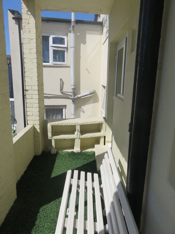 3 bed flat to rent in Franklin Road, Brighton BN2, £2,052 pcm
