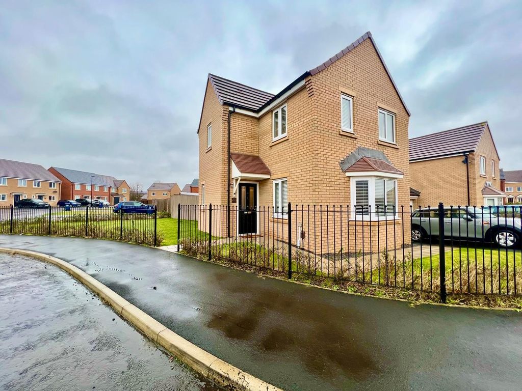 3 bed detached house for sale in Lazonby Way, Newcastle Upon Tyne NE5, £250,000