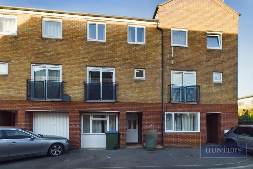 4 bed property for sale in Clench Street, Southampton SO14, £370,000