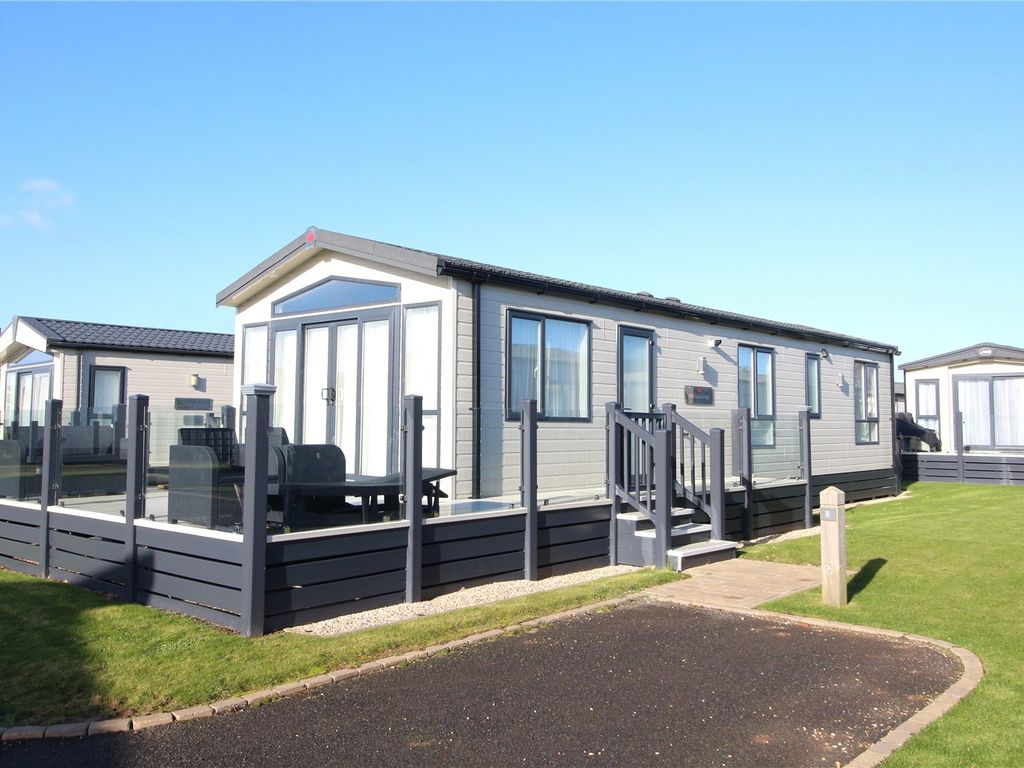 3 bed mobile/park home for sale in Solent View, Hoburne Naish, Barton On Sea, Hampshire BH25, £165,000