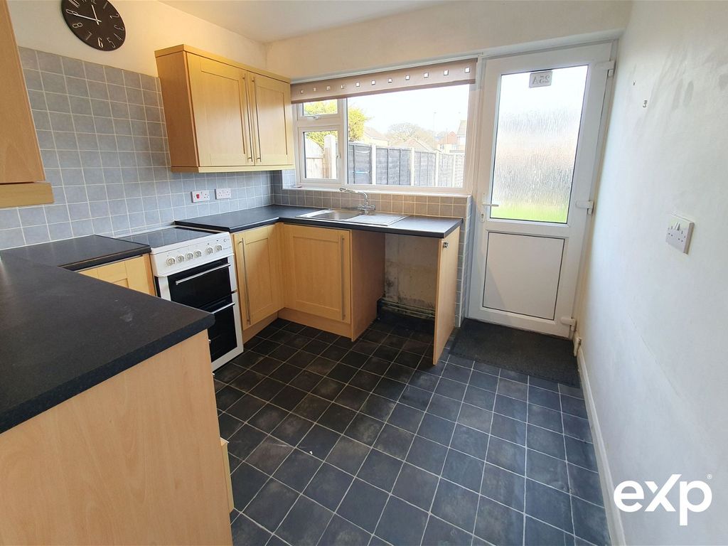 1 bed flat for sale in Border Road, Poole BH16, £179,500