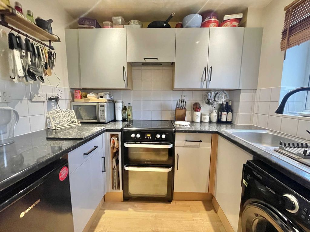 1 bed terraced house for sale in Kennet Close, Berinsfield OX10, £200,000