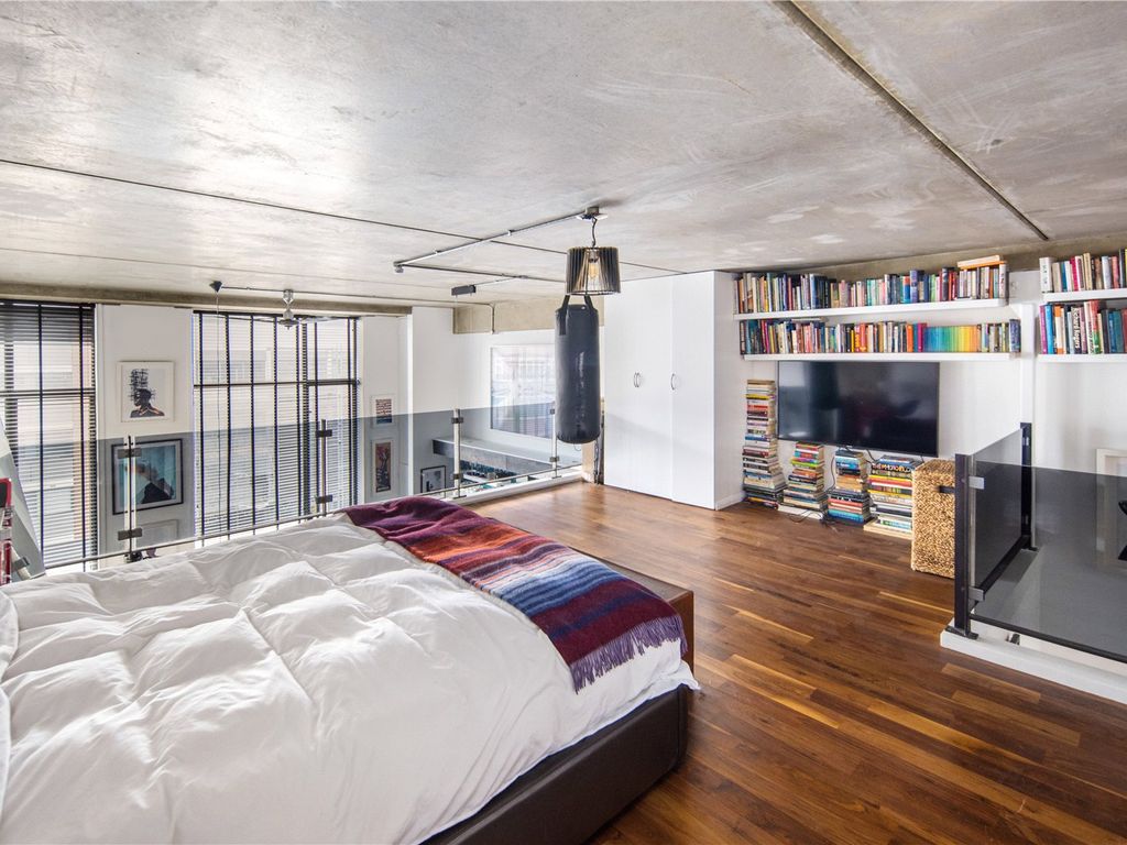 2 bed flat for sale in Kings Wharf, 301 Kingsland Road, Hackney, London E8, £725,000