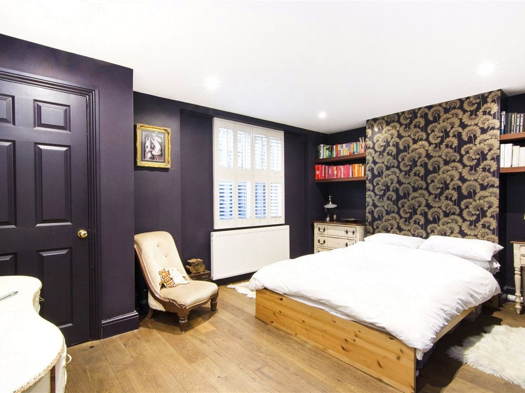 3 bed flat for sale in Dalston Lane, Hackney, London E8, £825,000
