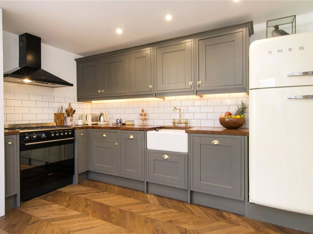 3 bed flat for sale in Dalston Lane, Hackney, London E8, £825,000