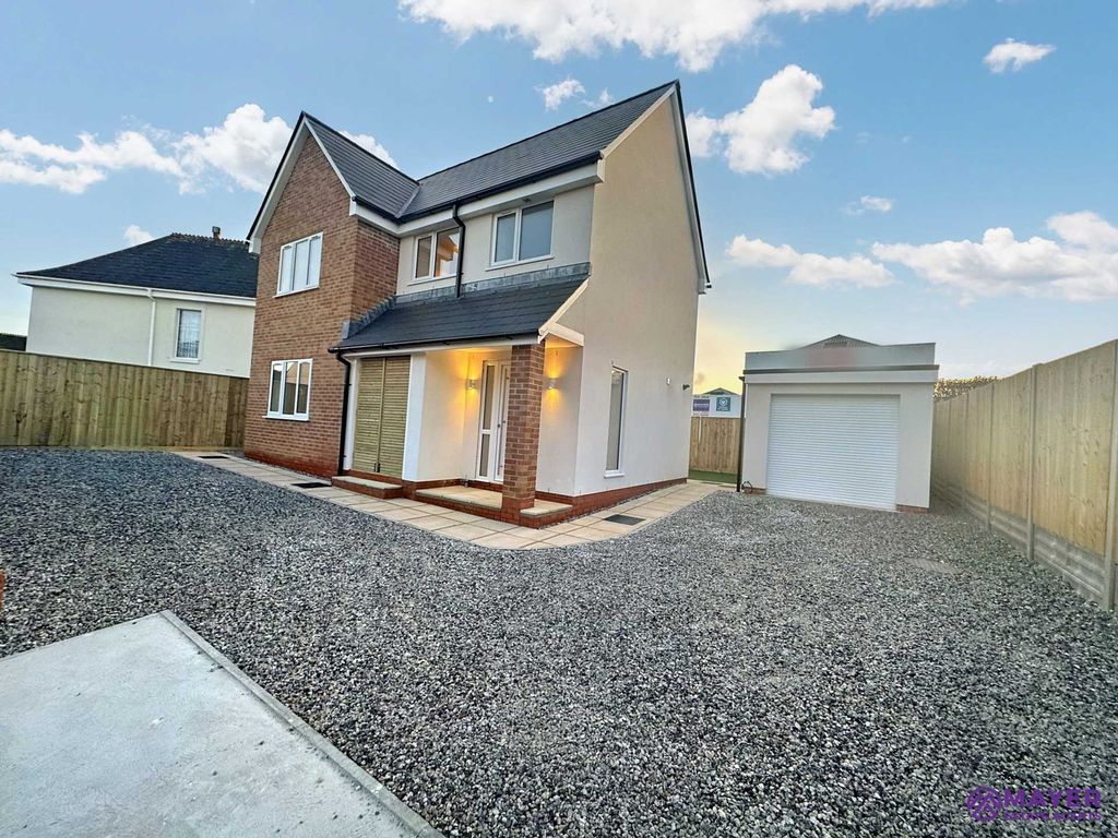 3 bed detached house for sale in Beauchamp Road, Plymouth PL2, £385,000
