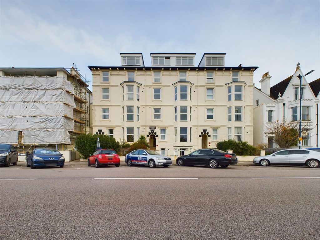1 bed flat to rent in Clarence Parade, Southsea PO5, £950 pcm