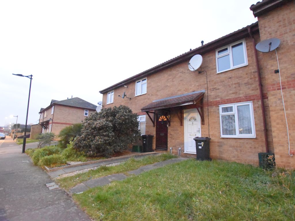 2 bed terraced house to rent in St. Annes Terrace, Woodman Path, Ilford IG6, £1,600 pcm