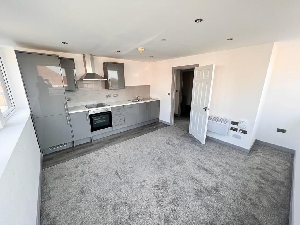 1 bed flat to rent in Yeadon House, Green Lane, Leeds LS19, £675 pcm