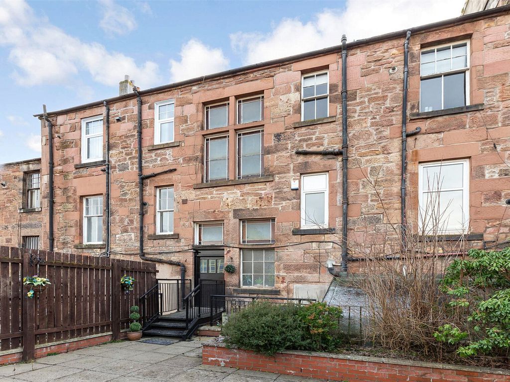 2 bed flat for sale in Quarry Street, Hamilton, South Lanarkshire ML3, £80,000