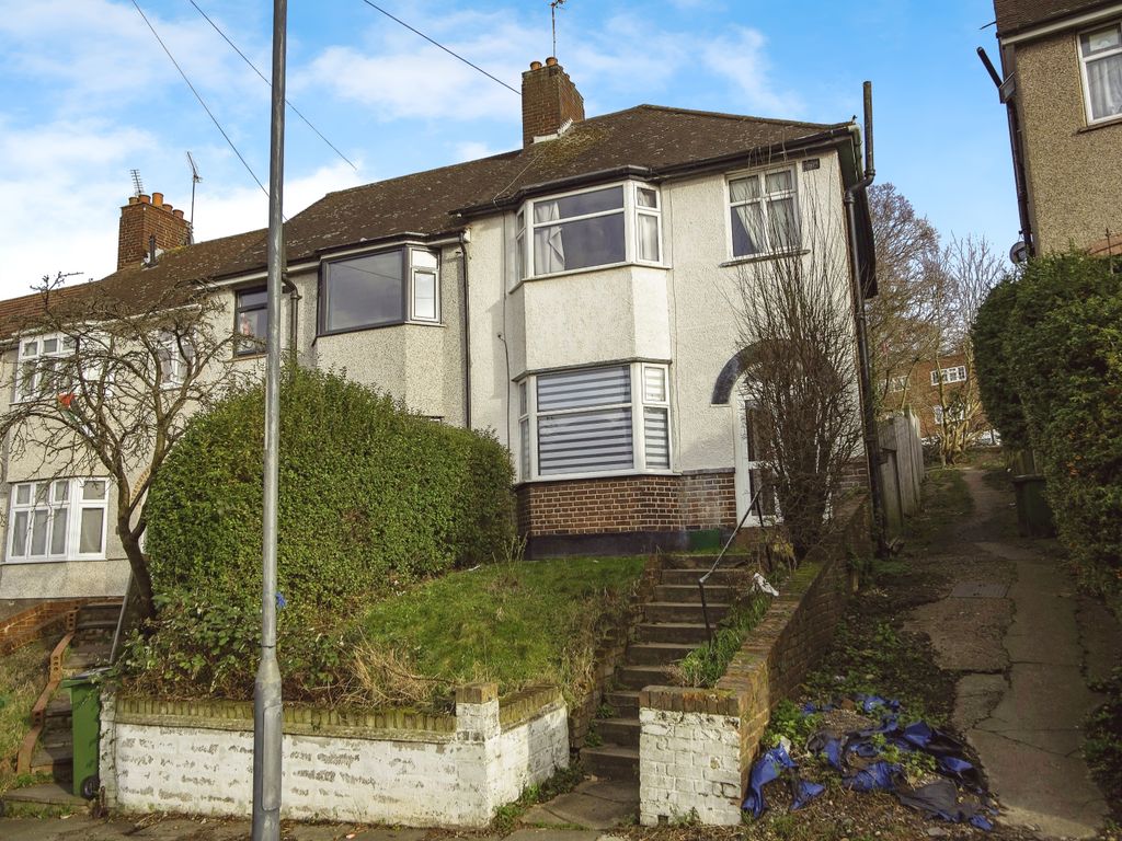 3 bed property for sale in Moordown, London, London SE18, £500,000