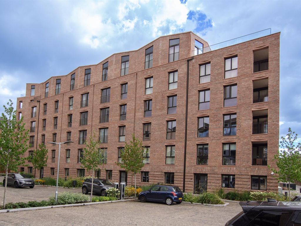 2 bed flat to rent in Hudson Quarter, Toft Green, York YO1, £1,700 pcm
