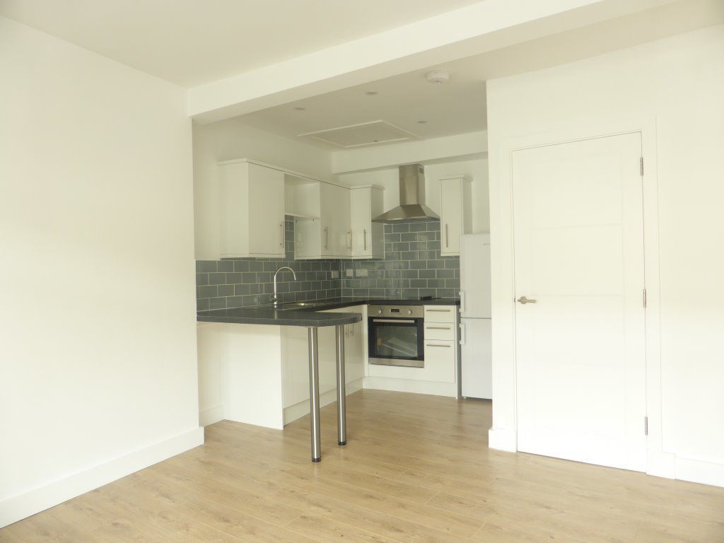 1 bed flat to rent in Western Road, Hove BN3, £1,450 pcm