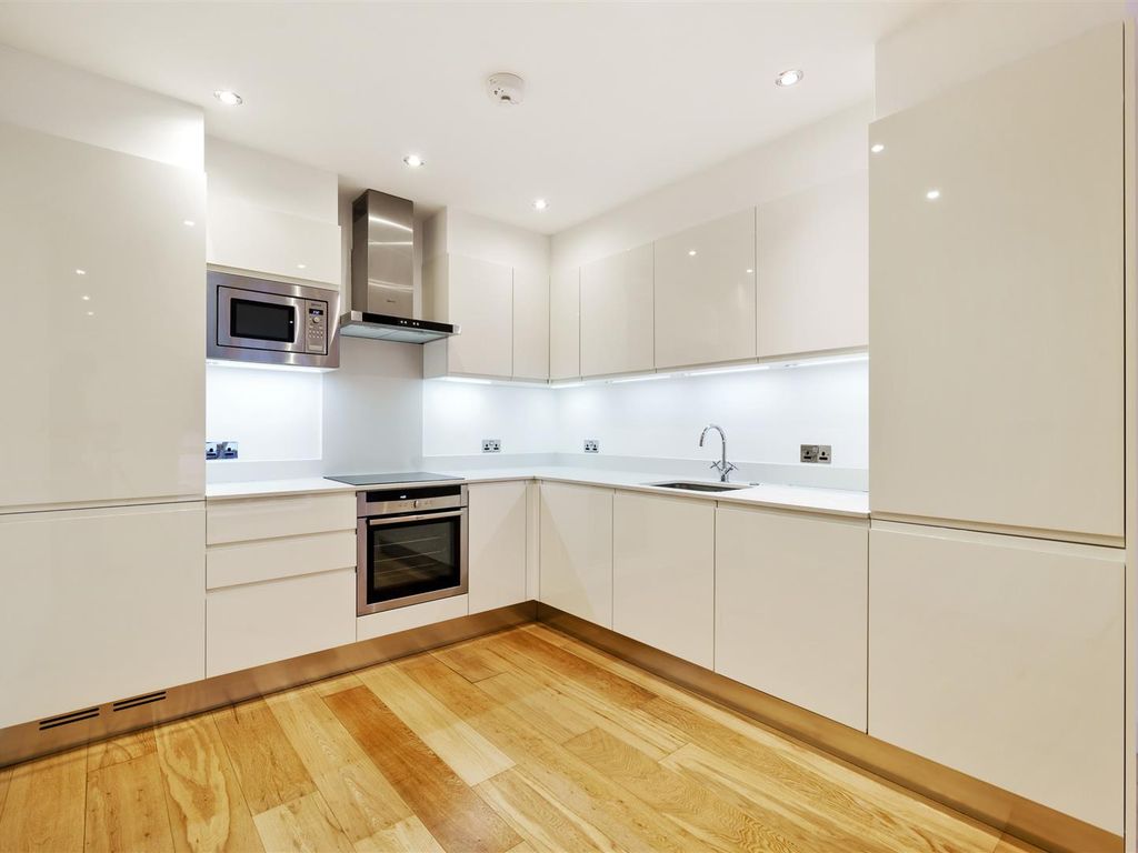 2 bed flat to rent in The Avenue, Brondesbury Park NW6, £2,800 pcm