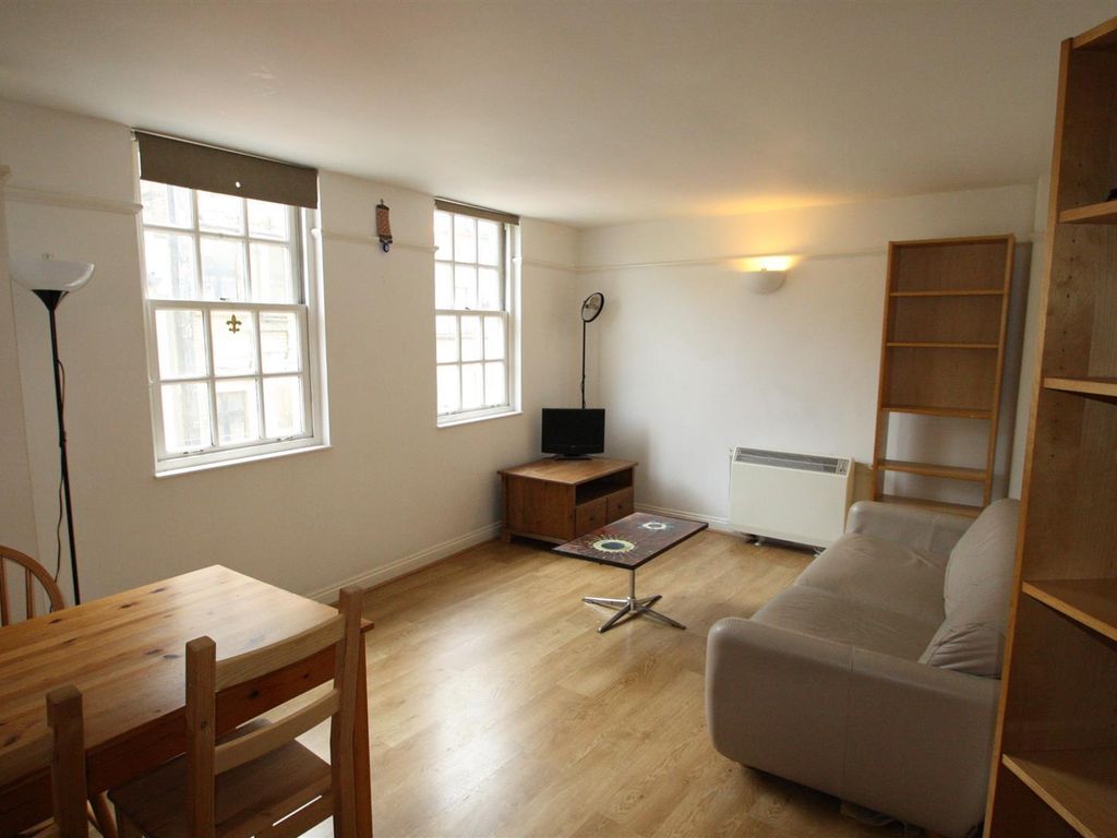 2 bed flat to rent in Cleveland Grove, London E1, £2,080 pcm