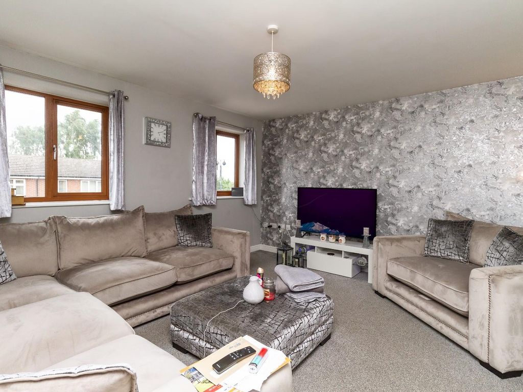2 bed flat for sale in Stansfield Close, Castleford WF10, £95,000