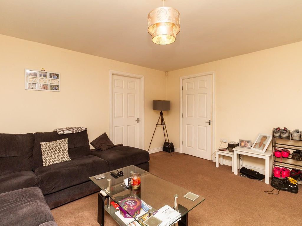 2 bed flat for sale in Stansfield Close, Castleford WF10, £95,000