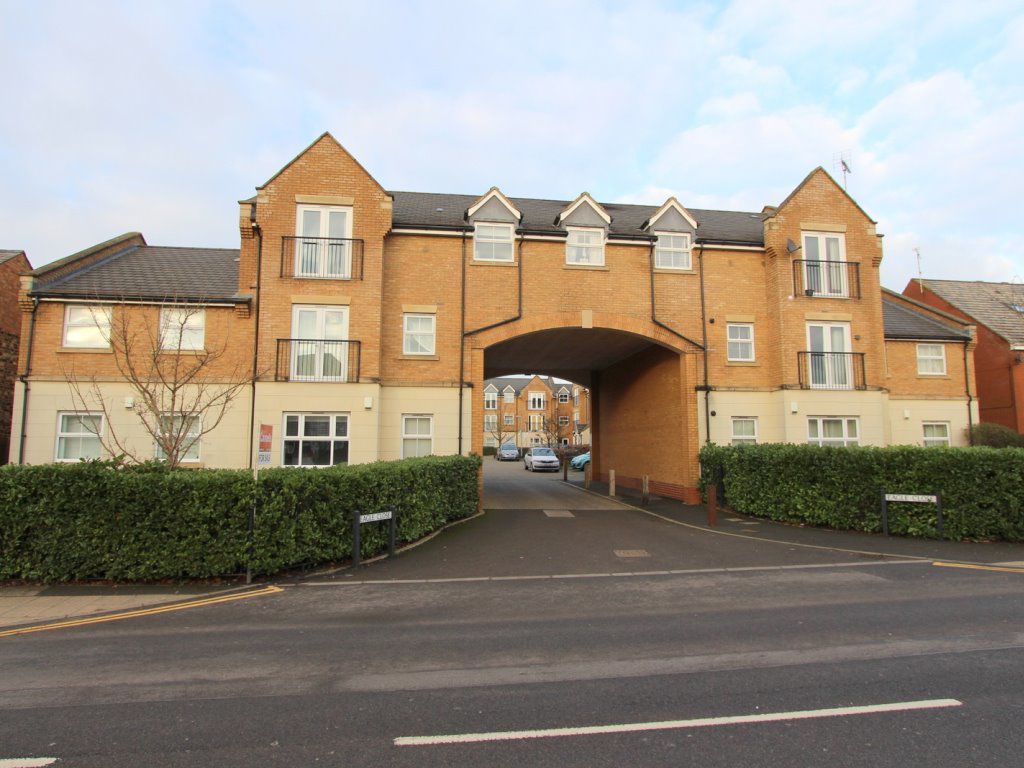 2 bed flat to rent in Eagle Close, Leighton Buzzard LU7, £995 pcm