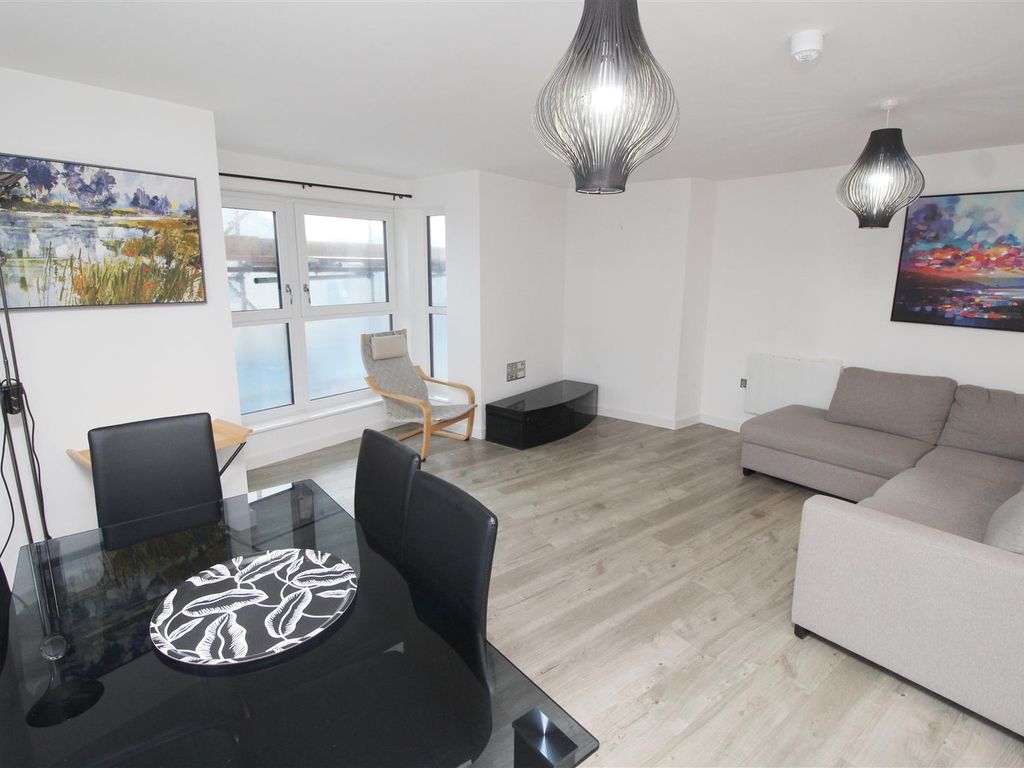 2 bed flat to rent in Cyber Avenue, Oakgrove, Milton Keynes MK10, £1,395 pcm