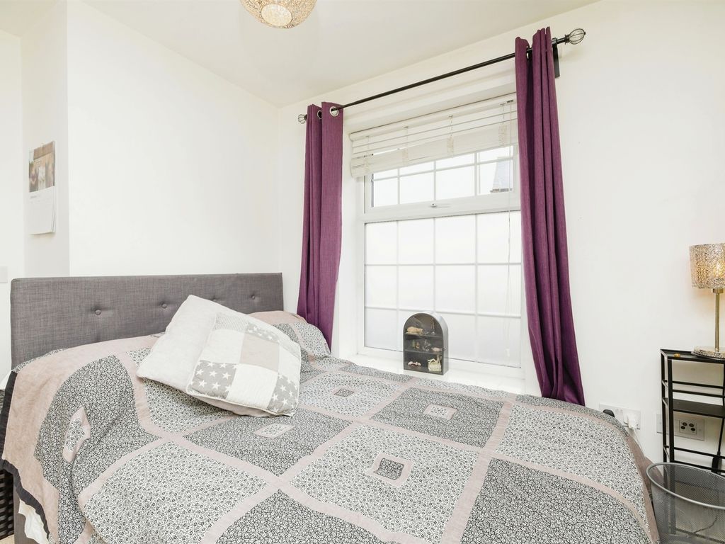 2 bed maisonette for sale in Needlepin Way, Buckingham MK18, £114,750